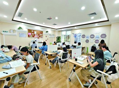 廣東深圳市龍崗區(qū)黨群服務(wù)中心開(kāi)設(shè)的共享自習(xí)室一景。受訪者供圖